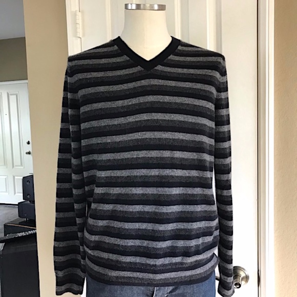 VINCE Other - VINCE Men's V-Neck Cashmere Sweater NWOT/Sz M